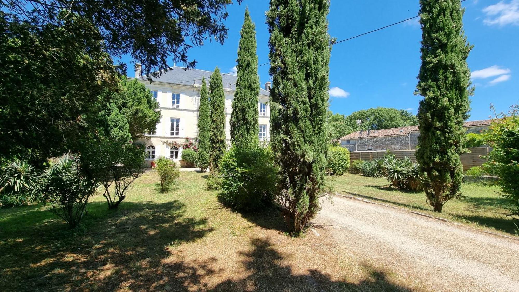 Domaine De Rochebonne Villa Saint-Just-Luzac Bagian luar foto
