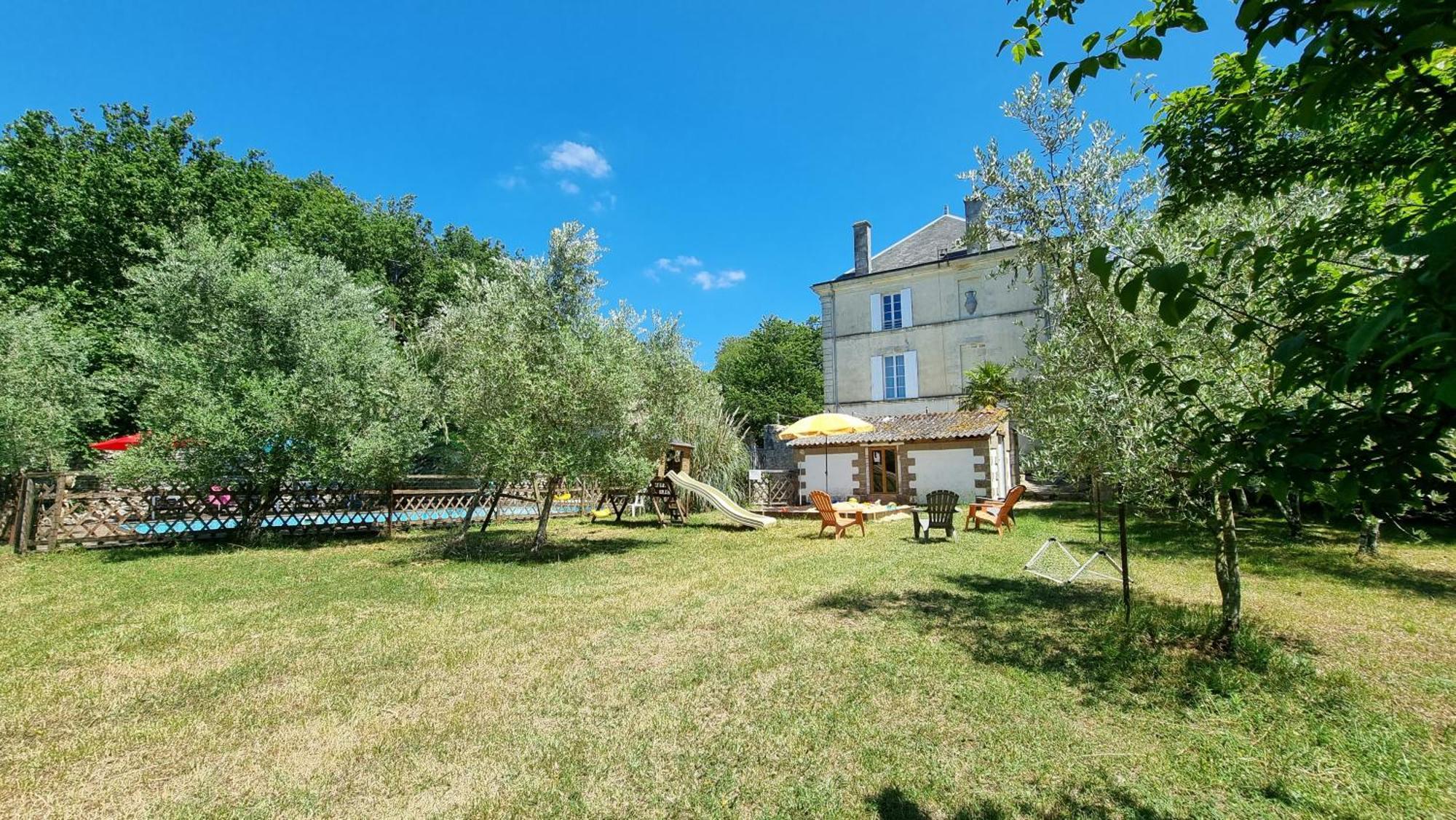 Domaine De Rochebonne Villa Saint-Just-Luzac Bagian luar foto