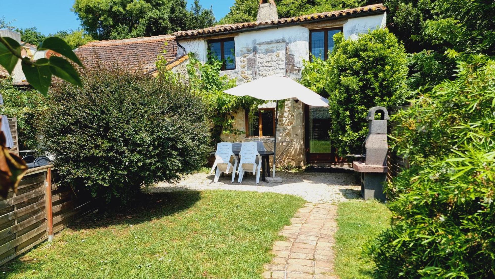 Domaine De Rochebonne Villa Saint-Just-Luzac Bagian luar foto